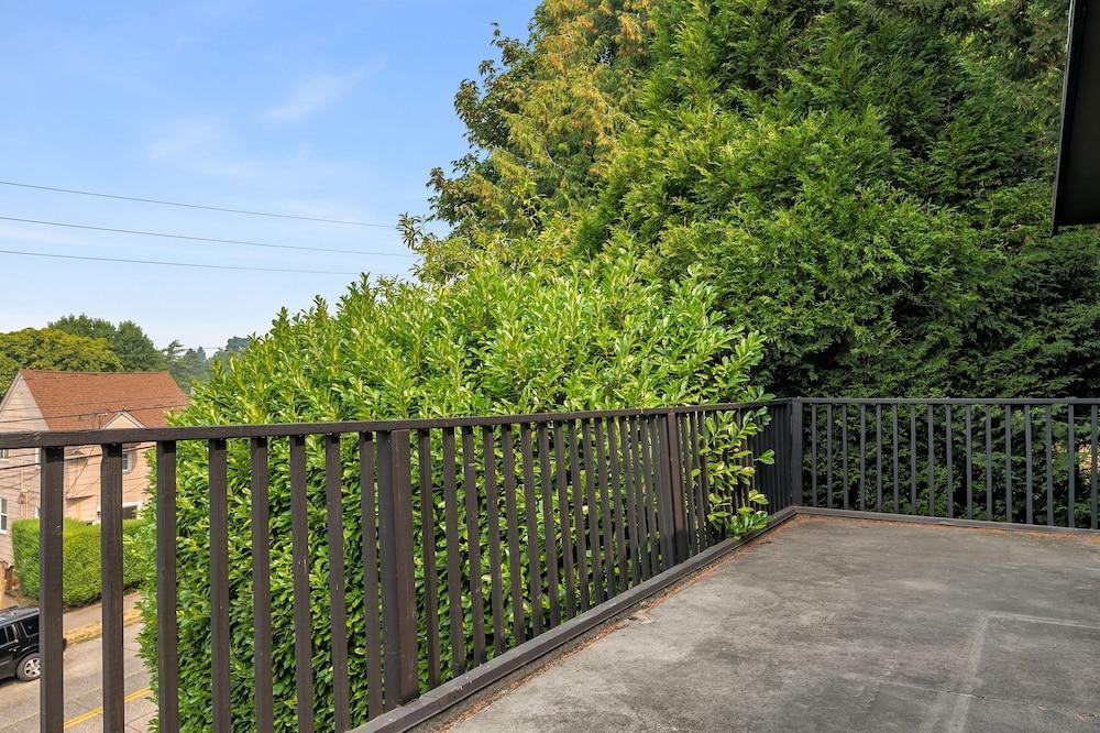 The Hawks' Nest Villa Seattle Exterior photo